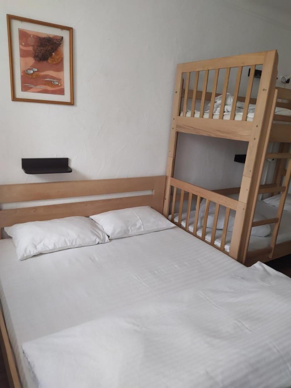 Cool Traveler Hostel Kiev Buitenkant foto