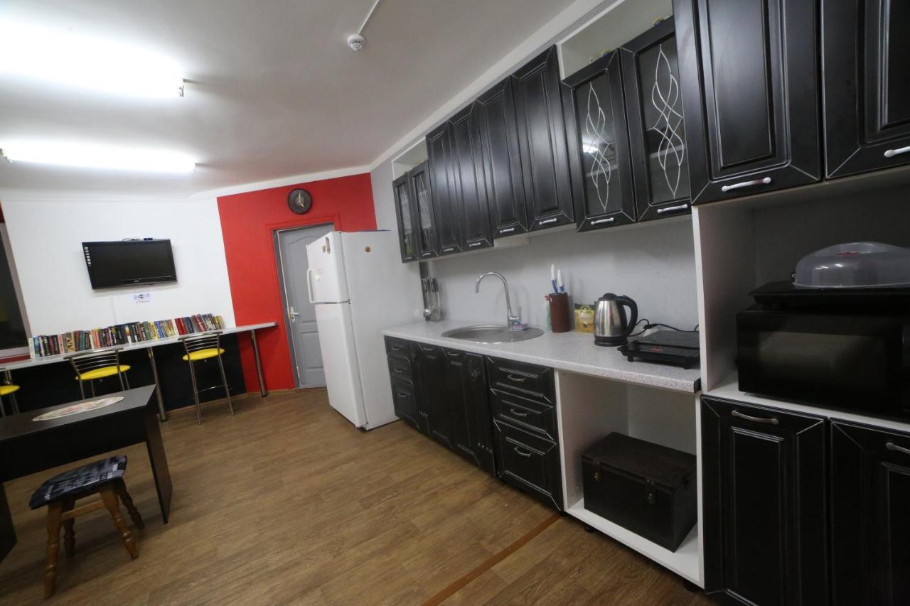 Cool Traveler Hostel Kiev Buitenkant foto