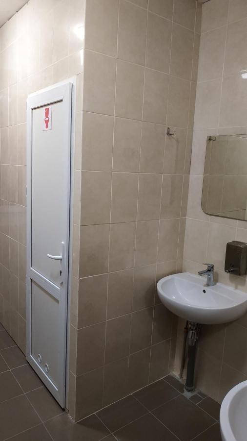 Cool Traveler Hostel Kiev Buitenkant foto